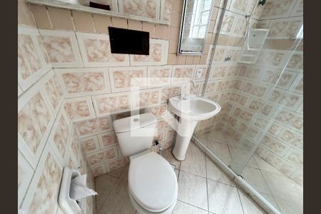 Banheiro de apartamento para alugar com 1 quarto, 50m² em Irajá, Rio de Janeiro