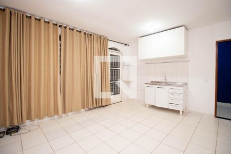 Sala de casa para alugar com 2 quartos, 45m² em Conjunto H, Brasília