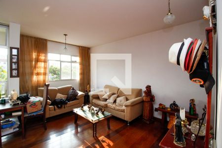 Apartamento à venda com 3 quartos, 207m² em Pompéia, Belo Horizonte