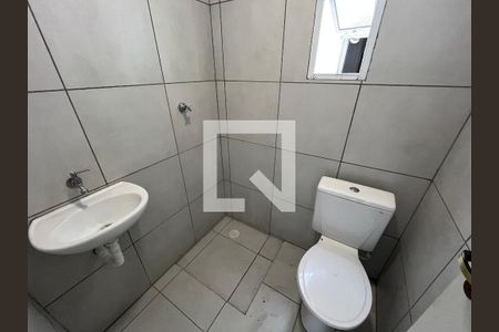 Banheiro de casa de condomínio para alugar com 1 quarto, 25m² em Vila Monte Sion, Suzano