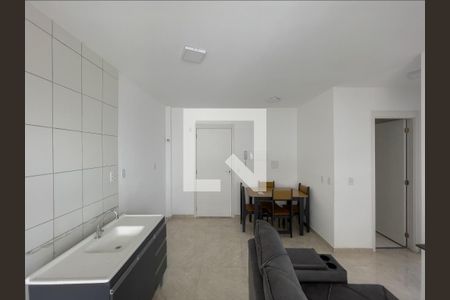 Sala e Cozinha de apartamento para alugar com 2 quartos, 40m² em Vila Ré, São Paulo