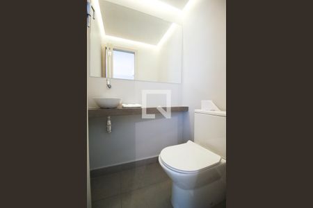 Lavabo de apartamento para alugar com 3 quartos, 140m² em Itaim Bibi, São Paulo