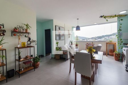 Sala de apartamento para alugar com 2 quartos, 60m² em Ponta de Baixo, São José