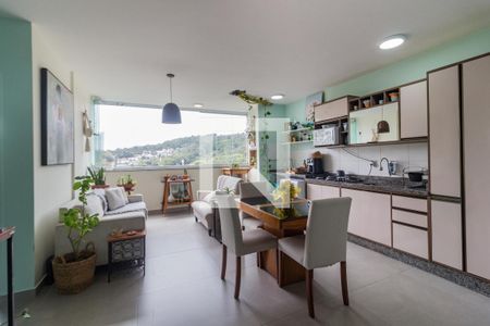 Sala de apartamento para alugar com 2 quartos, 60m² em Ponta de Baixo, São José