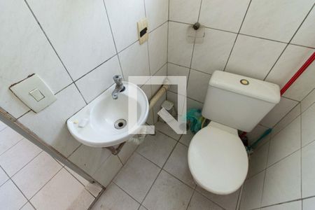 Banheiro de kitnet/studio para alugar com 0 quarto, 20m² em Liberdade, São Paulo