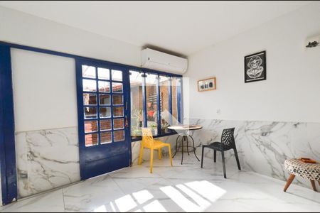 Sala 2 de casa para alugar com 5 quartos, 300m² em Santa Tereza, Belo Horizonte