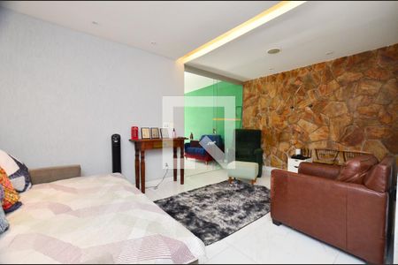 Sala de estar de casa à venda com 5 quartos, 300m² em Santa Tereza, Belo Horizonte