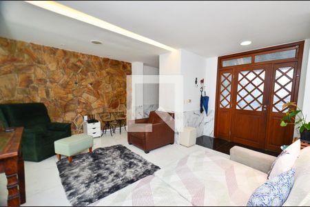 Sala de estar de casa à venda com 5 quartos, 300m² em Santa Tereza, Belo Horizonte