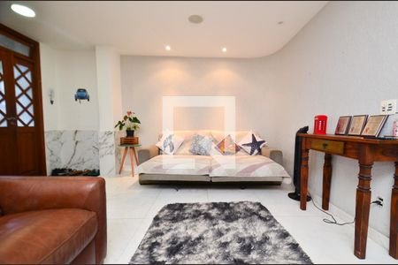 Sala de estar de casa à venda com 5 quartos, 300m² em Santa Tereza, Belo Horizonte