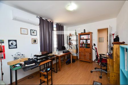 Quarto1 de casa à venda com 5 quartos, 300m² em Santa Tereza, Belo Horizonte