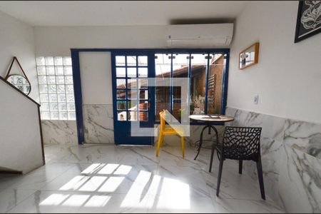 Sala 2 de casa para alugar com 5 quartos, 300m² em Santa Tereza, Belo Horizonte