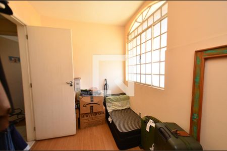 Quarto 2 de casa à venda com 5 quartos, 300m² em Santa Tereza, Belo Horizonte