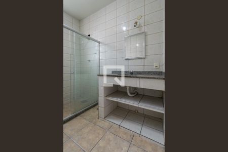 Banheiro de apartamento para alugar com 1 quarto, 55m² em Olaria, Rio de Janeiro