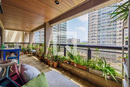 Varanda de apartamento à venda com 3 quartos, 124m² em Barra da Tijuca, Rio de Janeiro