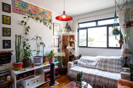 Sala de apartamento à venda com 2 quartos, 70m² em Serra, Belo Horizonte