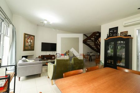 Sala de casa de condomínio para alugar com 3 quartos, 180m² em Jardim Carvalho, Porto Alegre