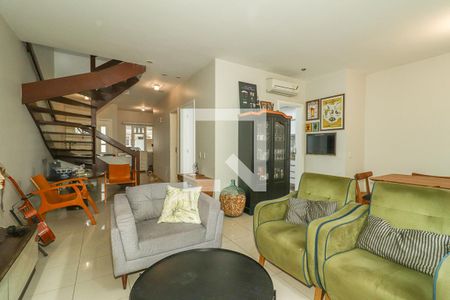 Sala de casa de condomínio para alugar com 3 quartos, 180m² em Jardim Carvalho, Porto Alegre