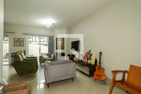 Sala de casa de condomínio para alugar com 3 quartos, 180m² em Jardim Carvalho, Porto Alegre