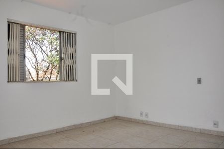 Casa para alugar com 3 quartos, 200m² em Jardim Sao Ricardo, São Paulo