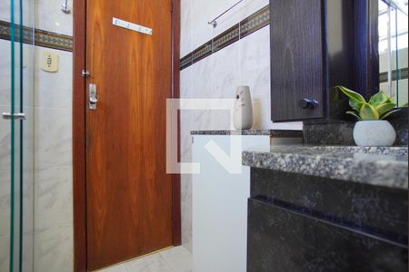 Banheiro Corredor de apartamento à venda com 1 quarto, 63m² em Passo da Areia, Porto Alegre