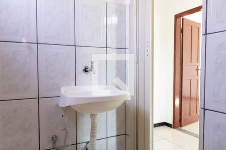 Banheiro de kitnet/studio para alugar com 1 quarto, 32m² em Dom Bosco, Belo Horizonte