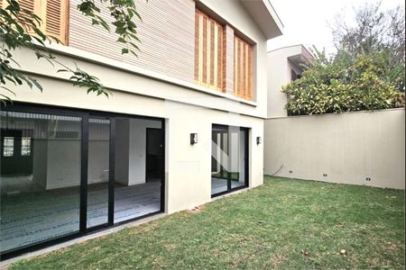 Casa à venda com 4 quartos, 205m² em Vila Elvira, São Paulo