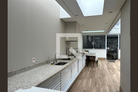 Casa à venda com 4 quartos, 400m² em Vila Cordeiro, São Paulo