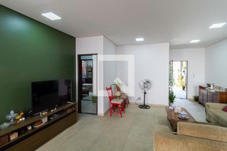 Sala  de casa à venda com 3 quartos, 170m² em Carlos Prates, Belo Horizonte