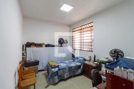 Quarto 1 de casa à venda com 3 quartos, 170m² em Carlos Prates, Belo Horizonte