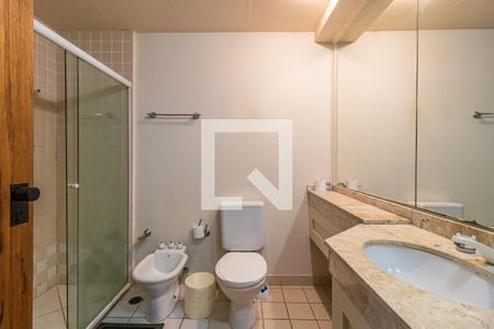 Banheiro de apartamento para alugar com 1 quarto, 54m² em Alphaville, Barueri