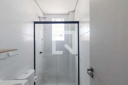 Banheiro Social de kitnet/studio para alugar com 1 quarto, 19m² em Tingui, Curitiba