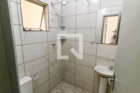 Banheiro de apartamento para alugar com 2 quartos, 60m² em Jardim Monte Alegre, Taboão da Serra