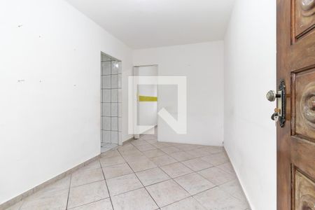 Sala de apartamento para alugar com 3 quartos, 56m² em Conjunto Residencial José Bonifácio, São Paulo