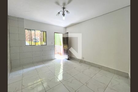 Sala de casa para alugar com 2 quartos, 120m² em Jardim Santa Monica, São Paulo