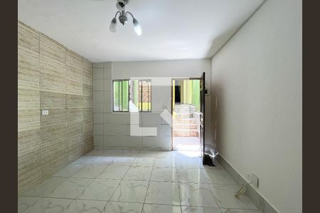 Sala de casa para alugar com 2 quartos, 120m² em Jardim Santa Monica, São Paulo