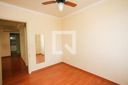 Quarto 1 de apartamento para alugar com 2 quartos, 58m² em Vila Jardim, Porto Alegre