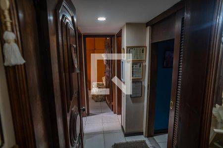 Corredor de apartamento à venda com 2 quartos, 72m² em Laranjeiras, Rio de Janeiro