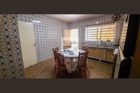 Casa à venda com 400m², 3 quartos e 4 vagas Casa à venda com 400m², 3 quartos e 4 vagasCozinha