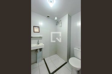 Banheiro de kitnet/studio para alugar com 1 quarto, 26m² em Brás, São Paulo