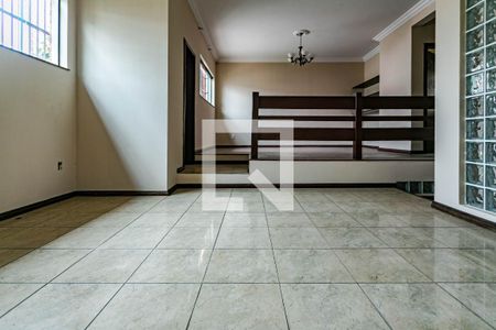 Sala de casa para alugar com 4 quartos, 400m² em Vila Oliveira, Mogi das Cruzes