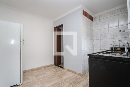 Sala Cozinha de casa para alugar com 1 quarto, 24m² em Jardim Miriam, São Paulo