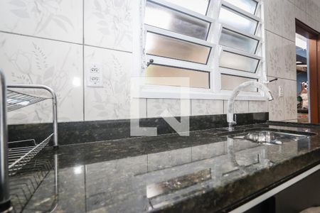 Sala Cozinha de casa para alugar com 1 quarto, 24m² em Jardim Miriam, São Paulo