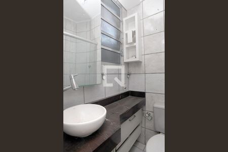 Banheiro de kitnet/studio para alugar com 1 quarto, 27m² em Centro Histórico, Porto Alegre