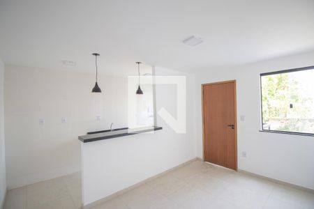 Sala de apartamento para alugar com 2 quartos, 52m² em Colubandê, São Gonçalo