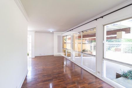 Sala de casa à venda com 4 quartos, 500m² em Continental, Osasco