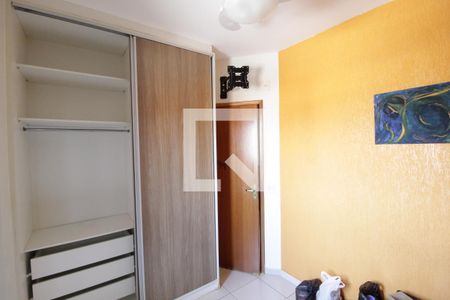 Quarto 2 de apartamento para alugar com 2 quartos, 45m² em Granada, Uberlândia