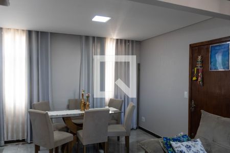 Sala de apartamento à venda com 2 quartos, 70m² em Califórnia, Belo Horizonte