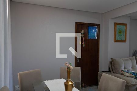 Sala de apartamento à venda com 2 quartos, 70m² em Califórnia, Belo Horizonte