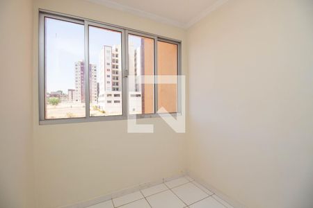 Sala de apartamento para alugar com 2 quartos, 57m² em Qr 406, Brasília