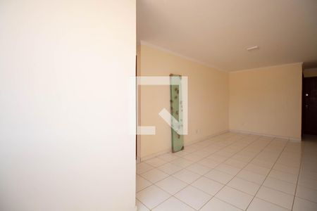 Sala de apartamento para alugar com 2 quartos, 57m² em Qr 406, Brasília